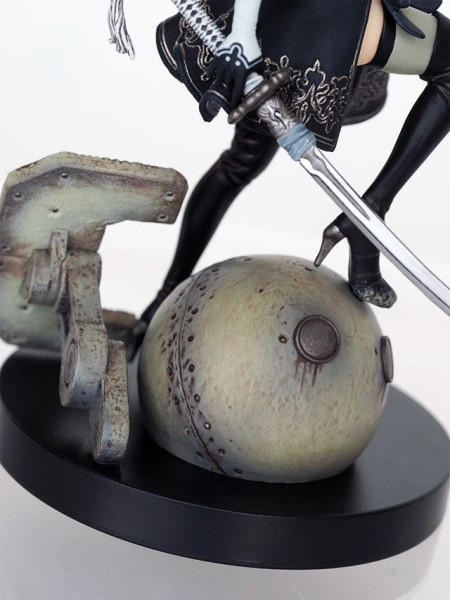 detail-figurine-yorha-2b