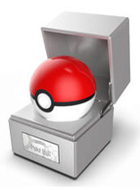 Réplique en métal de la Poké Ball dans Pokémon