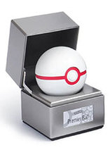 Réplique en métal de la Honor Ball dans Pokémon