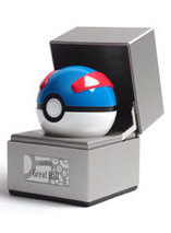 Réplique en métal de la Super Ball dans Pokémon